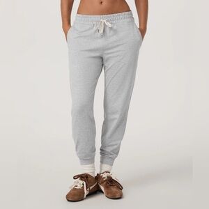 Vuori Performance Joggers Pale Grey Size Medium